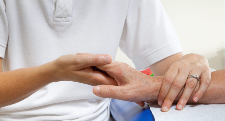 A incontinÃªncia nos idosos: Como garantir cuidados adequados e conforto